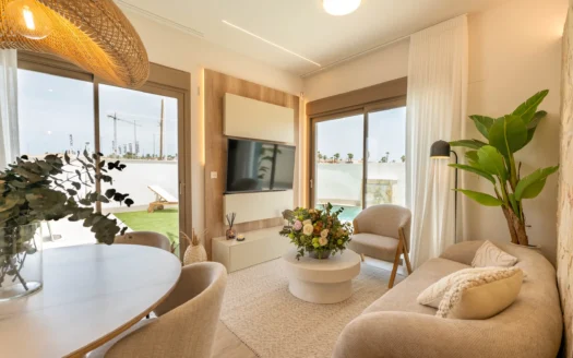 Villa neuve à Los Alcázares avec piscine et solarium – À partir de 790 000 €