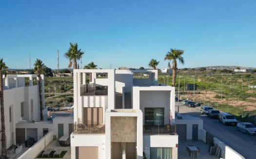 Villa neuve à Los Alcázares avec piscine et solarium – À partir de 790 000 €